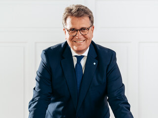 Martin Gräfer, Vorstand der die Bayerische