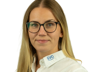 Clara Steffens, Spezialistin für landwirtschaftliche Versicherungen bei der GVO Versicherung