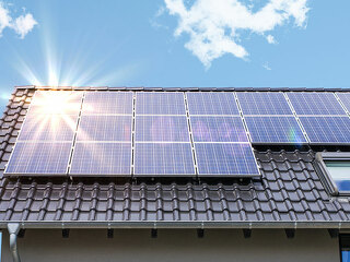 EEG-Reform und CfDs: Eine IW-Studie zeigt, warum der Wegfall der Einspeisevergütung besonders kleine Projekte trifft.