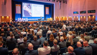 Messekongress Schaden der Versicherungsforen Leipzig: Neben Keynotes von Signal-Iduna-Vorstand Thomas Jacobi (im Bild) und VKB-Vorstand Dr. Markus Juppe diskutieren 70 Referierende die Zukunft des Schadenbereichs.