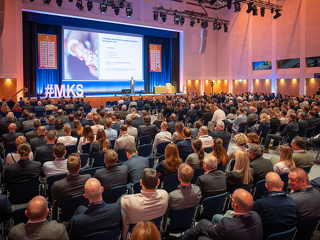 Messekongress Schaden der Versicherungsforen Leipzig: Neben Keynotes von Signal-Iduna-Vorstand Thomas Jacobi (im Bild) und VKB-Vorstand Dr. Markus Juppe diskutieren 70 Referierende die Zukunft des Schadenbereichs.