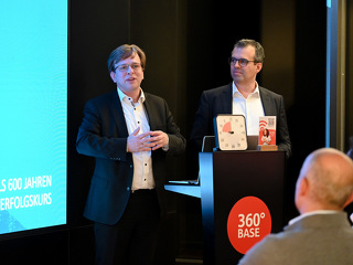 Prof. Axel Winkelmann (l.) und Michael Sauer (r.) bei der Erstvorstellung des Venture-Capital-Fonds 14leafs in der 360° BASE Würzburg