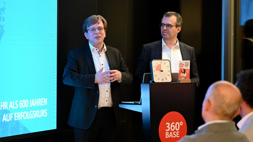 Prof. Axel Winkelmann (l.) und Michael Sauer (r.) bei der Erstvorstellung des Venture-Capital-Fonds 14leafs in der 360° BASE Würzburg