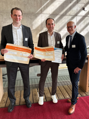Die Preisträger Sven Geißler, Moritz Coché und Per Protoschill, Geschäftsführer der Stuttgarter Vorsorge-Management GmbH (r.)