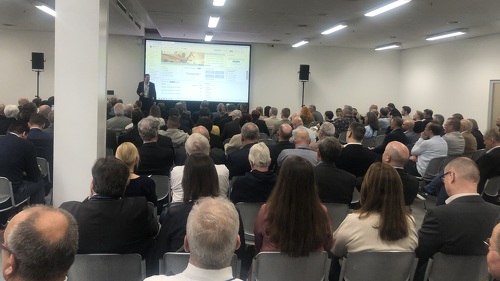 Volle Vortragsräume: integrierte Lösungen, die Prozesse vereinfachen und messbaren Nutzen im Vermittleralltag liefern, weckten reges Interesse.