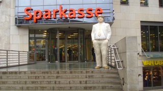 Hat der stationäre Vertrieb von Geldanlagen bald ausgedient? (Symbolbild)