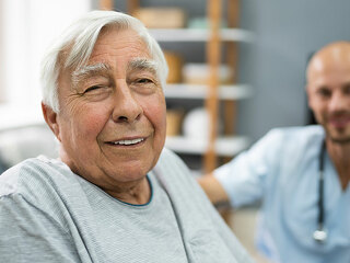 Pflege wird zum dominierenden Kostenblock – und stellt die Logik des Systems infrage.