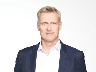 Hermann Schrögenauer gibt die Verantwortung für Vertrieb und Marketing ab.