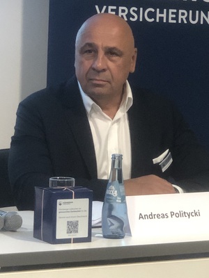 Die NÜRNBERGER Versicherung verlängert den Vertrag von Andreas Politycki.