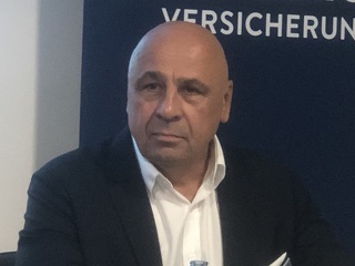 Die NÜRNBERGER Versicherung verlängert den Vertrag von Andreas Politycki.