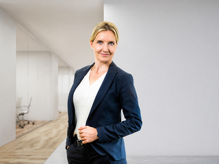 Dr. Lucie Lotzkat, geschäftsführende Gesellschafterin bei VON POLL FINANCE.