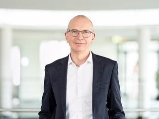 Leitete die Tarifverhandlungen: Dr. Andreas Eurich, Vorsitzender des Arbeitgeberverbandes der Versicherungsunternehmen in Deutschland (AGV) und Vorstandsvorsitzender der BarmeniaGothaer Versicherungen