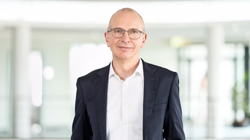 Leitete die Tarifverhandlungen: Dr. Andreas Eurich, Vorsitzender des Arbeitgeberverbandes der Versicherungsunternehmen in Deutschland (AGV) und Vorstandsvorsitzender der BarmeniaGothaer Versicherungen