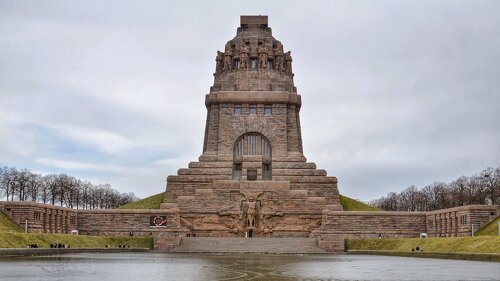 Das Völkerschlachtdenkmal in Leipzig. Die sächsische Großstadt erreicht laut Postbank-Wohnatlas den höchsten erwarteten Kaufpreisanstieg aller 400 untersuchten Landkreise und kreisfreien Städte.