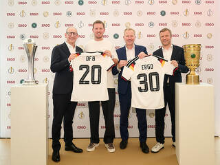 v.l.n.r.: Dr. Oliver Willmes, Vorsitzender des Vorstands der ERGO Deutschland AG / Julian Nagelsmann, Trainer der Deutschen Fußballnationalmannschaft / Mark Klein, CDO und Mitglied des Vorstands der ERGO Group AG, verantwortlich für Digitalisierung, Marketing und globale Partnerschaften / Dr. Holger Blask, DFB-Generalsekretär und Vorsitzender der Geschäftsführung der DFB GmbH & Co. KG