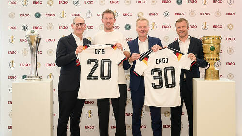 v.l.n.r.: Dr. Oliver Willmes, Vorsitzender des Vorstands der ERGO Deutschland AG / Julian Nagelsmann, Trainer der Deutschen Fußballnationalmannschaft / Mark Klein, CDO und Mitglied des Vorstands der ERGO Group AG, verantwortlich für Digitalisierung, Marketing und globale Partnerschaften / Dr. Holger Blask, DFB-Generalsekretär und Vorsitzender der Geschäftsführung der DFB GmbH & Co. KG