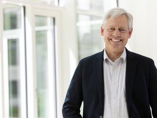 Dr. Julian Zienicke wird Vertriebschef der Hallesche