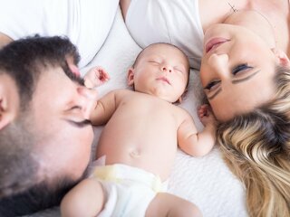 Das Elterngeld wird inzwischen immer häufiger genutzt: Laut Destatis haben rund 1,61 Millionen Frauen und Männer in Deutschland im Jahr 2025 Elterngeld erhalten.