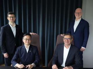 v. l. n. r. Philipp Hempel, Executive Director von Geely Auto Deutschland, Zack Zhang, Managing Director Deutschland & CPO Geely Auto Europe, Michel Thebault, CEO von Consors Finanz, Bernd Brauer, Head of Mobility von Consors Finanz