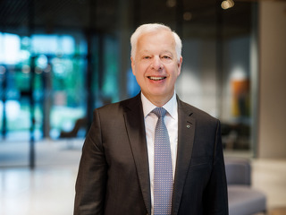 Dr. Gerhard Schmitz ist Vorstandsvorsitzender