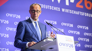 „Ostdeutschland hat sich zu einer starken Zukunftsregion entwickelt und zeigt, wie erfolgreicher Strukturwandel gelingen kann: mit Innovationskraft, Tempo und neuen Ideen. Davon kann ganz Deutschland lernen“, so Bundeskanzler Friedrich Merz auf dem Ostdeutschen Wirtschaftsforum (OWF) in Bad Saarow.