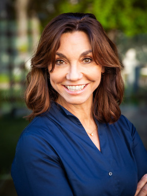 Barbara Liebermeister leitet das Institut für Führungskultur im digitalen Zeitalter (IFIDZ), Wiesbaden (www.ifidz.de). Sie ist u.a. Autorin des Buchs „Führen mit Alpha Intelligence: Startklar für die Arbeitswelt der Zukunft“. Sie betreibt die beiden Podcasts „Digital ist egal… Was zählt bist DU!“ und „Business Secrets: Warum Frauen gelikt werden und Männern gefolgt wird!”.