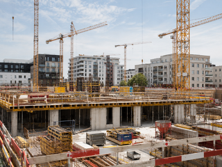 Der Wohnungsbau erhält wieder etwas mehr Aufträge. Trotzdem steigen die Stornierungen. Die Branche kämpft längst nicht mehr mit Materialmangel, sondern mit einem Vertrauensproblem.