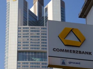 Blick von der Filiale Rossmarkt aufs Commerzbank-Hochhaus Frankfurt/Main