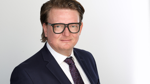 „Wir sehen täglich, wie schnell kleine Fehler für Freelancer teuer werden können“, sagt Marc Thamm, Product Head Technology & General Liability bei Hiscox.