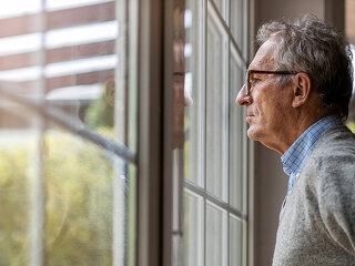 Mehr als 17 Millionen Menschen leben allein. Die wirtschaftliche Herausforderung liegt nicht in der Bevölkerungszahl, sondern in der wachsenden Zahl der Haushalte.