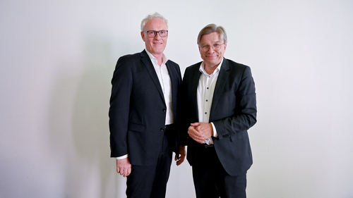 CHARTA-Vorstand Ulrich Neumann und Hartmut Goebel, Vorstand der germanBroker.net AG.