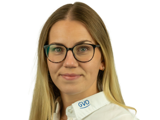 Clara Steffens, Spezialistin für landwirtschaftliche Versicherungen bei der GVO-Versicherung