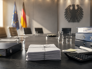 Mehrere Wirtschaftsverbände bewerten das Reformpaket der Koalition grundsätzlich positiv, setzen jedoch unterschiedliche Schwerpunkte bei Rentenreform, Bürokratieabbau und Steuerpolitik.