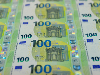 Die EZB hält die Zinsen stabil. Doch die eigentliche Belastung für Unternehmen entsteht längst nicht mehr durch das Zinsniveau, sondern durch die Unsicherheit über den weiteren geldpolitischen Kurs.