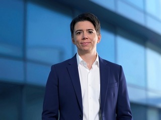 Andrea Woll übernimmt zum 1. September 2026 die Leitung des Schadenmanagements der Bayerischen und bringt langjährige Erfahrung aus dem Aufbau digitaler Schadenprozesse bei Neodigital mit.