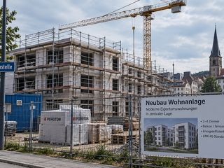 Hohe Bauzinsen bremsen den Immobilienmarkt nicht mehr allein. Die neue Interhyp-IW-Studie zeigt, warum Einkommen, Arbeitsmarkt und Wohnungsangebot heute wichtiger sind.