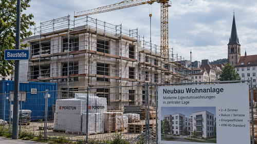 Hohe Bauzinsen bremsen den Immobilienmarkt nicht mehr allein. Die neue Interhyp-IW-Studie zeigt, warum Einkommen, Arbeitsmarkt und Wohnungsangebot heute wichtiger sind.