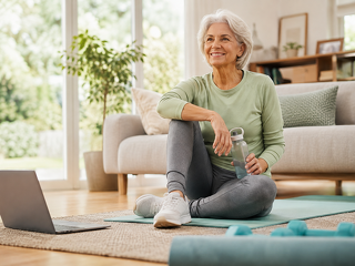 Die Generation 60+ konsumiert nicht einfach mehr, sondern anders: Gesundheit, Aktivität und digitale Teilhabe gewinnen an Gewicht. Das verändert Märkte – und die Anforderungen an Anbieter.