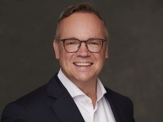„Die persönliche Beratung durch einen unabhängigen Vermittler ist keine Sonderleistung, die der Kunde eigens einfordern muss, sondern der eigentliche Qualitätsanker", so Frank Rottenbacher, Vorstand des AfW und Mitglied des Boards der FECIF.