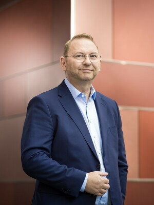 ver.di-Chef Frank Werneke: Eine Mitgliederbefragung zeigt deutliche Ablehnung gegenüber einem höheren Renteneintrittsalter und einer Lockerung des Acht-Stunden-Tages.