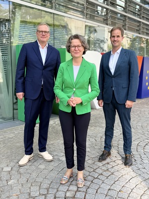Dr. Carsten Schildknecht, Ina Scharrenbach, Prof. Dr. Matthias von Harten (v.l.)