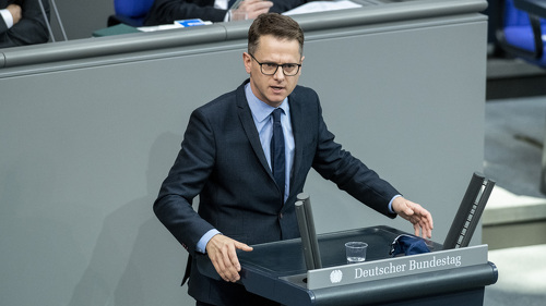 Linnemann begründet den Kurswechsel bei der Informationspflicht damit, dass Beitragssätze entscheidende Informationen für Versicherte seien.