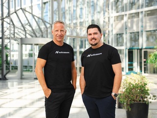 Die beiden Geschäftsführer von NauticAssure: Norbert Porazik (li.) und Jonathan Posselt.
