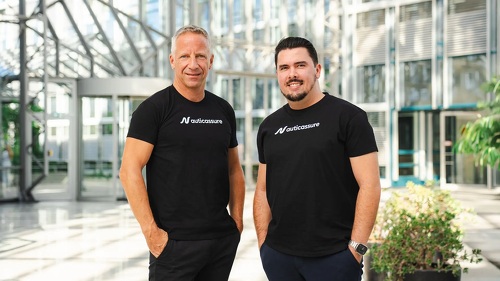 Die beiden Geschäftsführer von NauticAssure: Norbert Porazik (li.) und Jonathan Posselt.