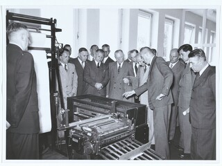Pionierarbeit in Kiel: 1949 entwickelt die Nord Brandkasse, eine Vorläuferversicherung des heutigen Provinzial Konzerns, gemeinsam mit der Universität Kiel die erste elektronische Rechenanlage der deutschen Versicherungswirtschaft.