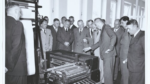 Pionierarbeit in Kiel: 1949 entwickelt die Nord Brandkasse, eine Vorläuferversicherung des heutigen Provinzial Konzerns, gemeinsam mit der Universität Kiel die erste elektronische Rechenanlage der deutschen Versicherungswirtschaft.