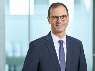 Michael Herzum leitet seit 2024 das Team Economics & Macro Strategy im Portfoliomanagement. Mit seinem Team entwickelt er den volkswirtschaftlichen Ausblick für die Anlagepolitik von Union Investment. Zudem ist er für das thematische Research und dessen Publikation verantwortlich.