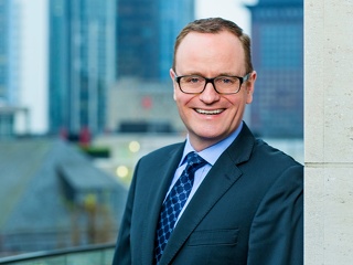 Dr. Dirk Schmidt-Gallas, Senior Partner und Gründer der globalen Insurance-Practice von Simon-Kucher