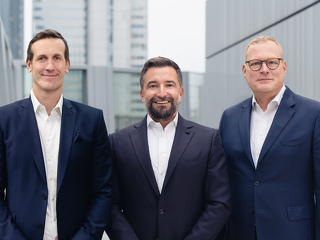 v.l.: Dominik Hennen, Leiter Personal Banking Deutsche Bank; Dirk Goergen, Chief Commercial Officer DWS; Carsten Schildknecht, Vorstandsvorsitzender Zurich Gruppe Deutschland