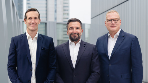 v.l.: Dominik Hennen, Leiter Personal Banking Deutsche Bank; Dirk Goergen, Chief Commercial Officer DWS; Carsten Schildknecht, Vorstandsvorsitzender Zurich Gruppe Deutschland